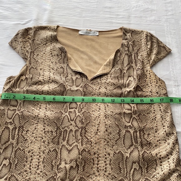 Cute, fun shift dress. Snakeskin pattern in neutral beige and browns. Size Small - Picture 8 of 13